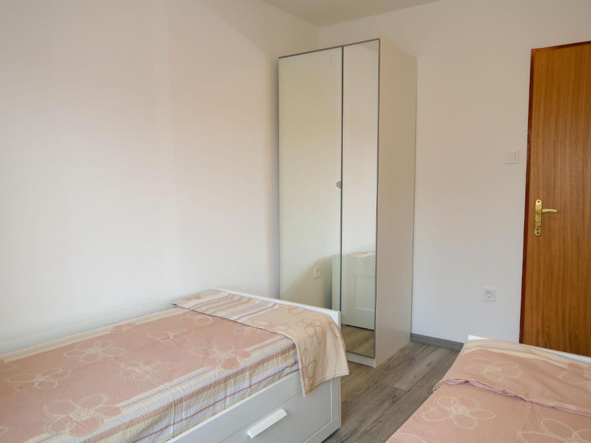 Holiday Home Domagoj - Mlk320 By Interhome Malinska Kültér fotó